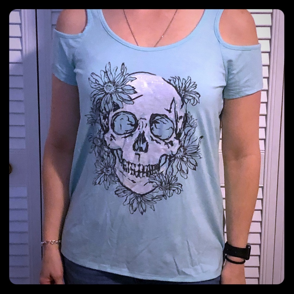 Small aqua skull tee